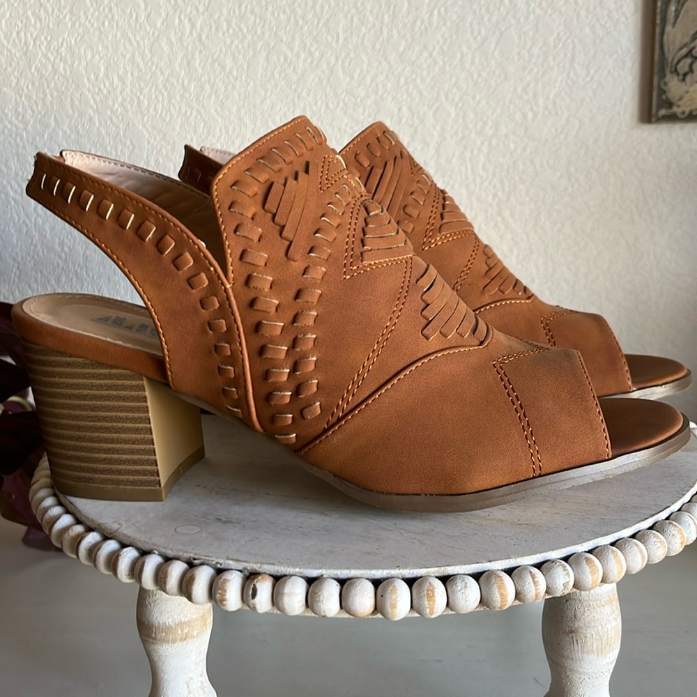 AMS Prize 7 Southwest open toe bootie EUC Size 10